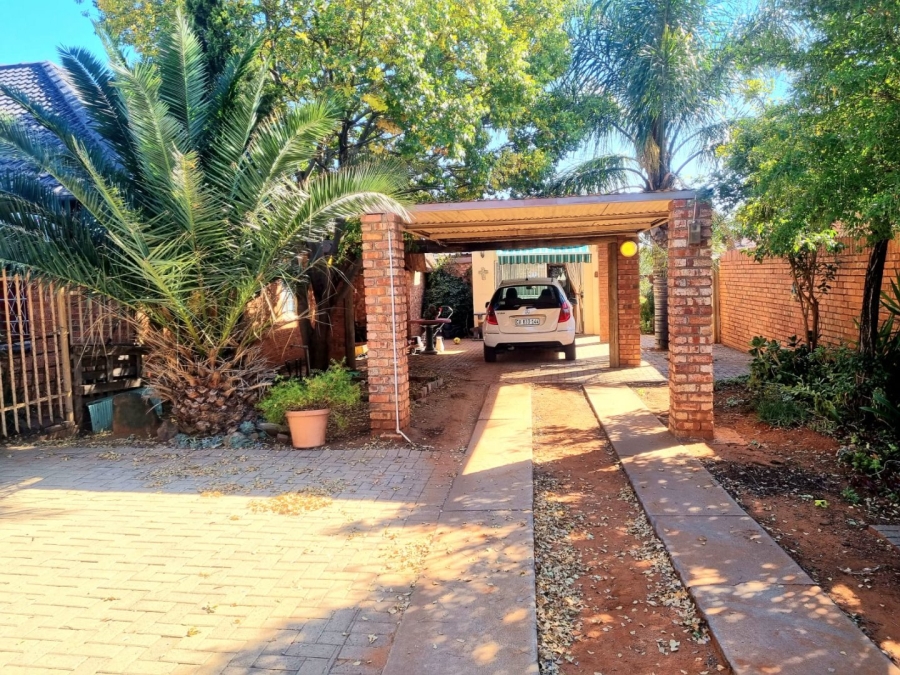 3 Bedroom Property for Sale in Heuwelsig Northern Cape